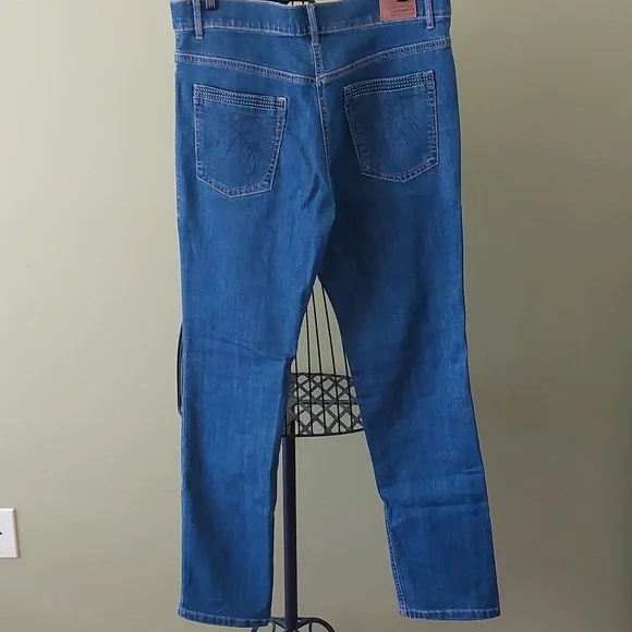 NWT, "OLSEN" Jean's, size 42 ( M-L/12) - Picture 5 of 9